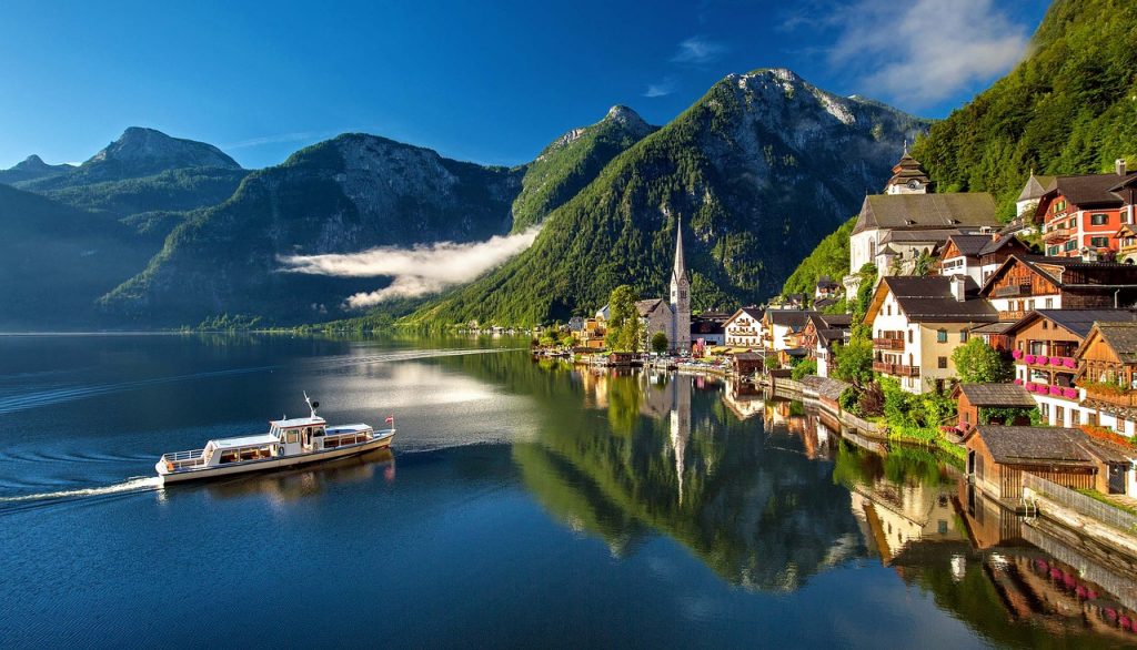 Hallstatt – a balancing act between idyllic charm and sustainable tourism in the Austrian alps